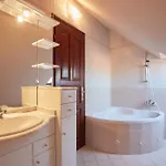 Lujza Apartment *