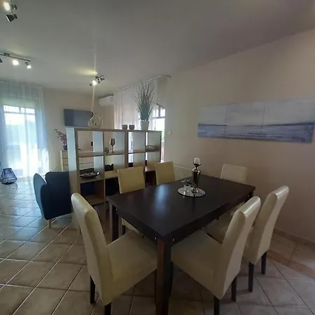 Lujza Apartman