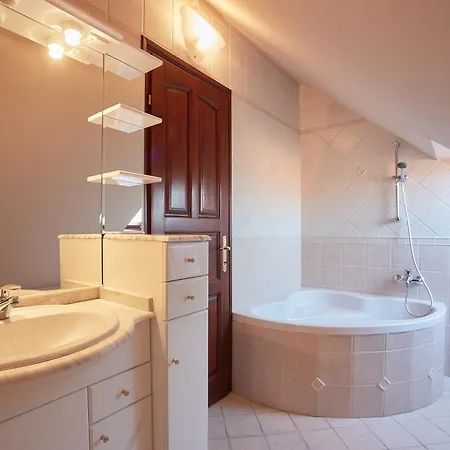 Lujza Apartman Apartman *